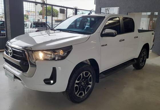 TOYOTA HILUX 2.8 D-4D TURBO DIESEL CD SRV 4X4 AUTOMÁTICO